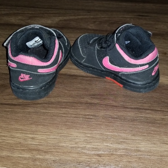 Sneakers - Picture 4 of 5